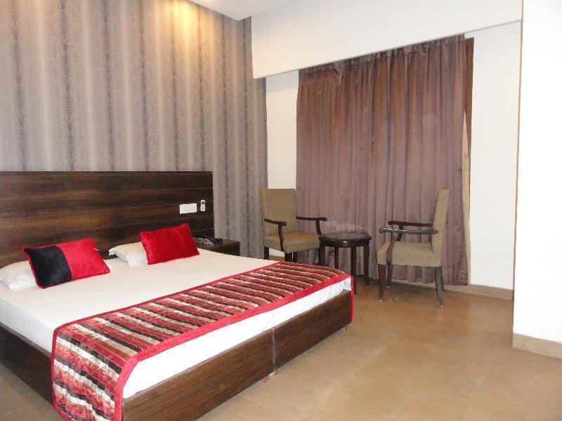 מלון Chandīgarh Silver Sands מראה חיצוני תמונה